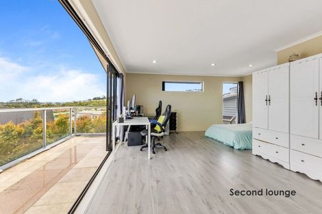 Photo of property in 12 Hilton Close, Fairview Heights, Auckland, 0632