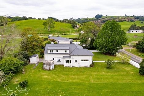 Photo of property in 31 Franklin Road, Paparoa, 0571