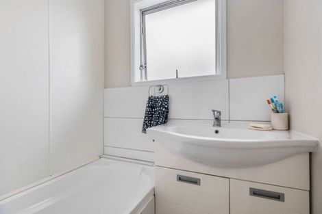 Photo of property in 2/11 Longreach Drive, Sunnyvale, Auckland, 0612