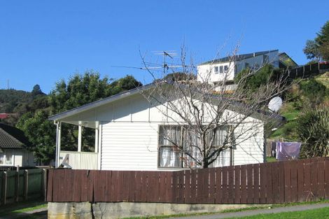 Photo of property in 2 Harold Grove, Stokes Valley, Lower Hutt, 5019