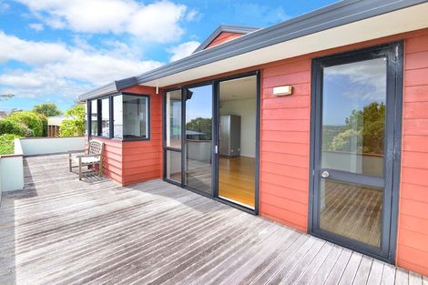 Photo of property in 2/81 Knights Road, Rothesay Bay, Auckland, 0630