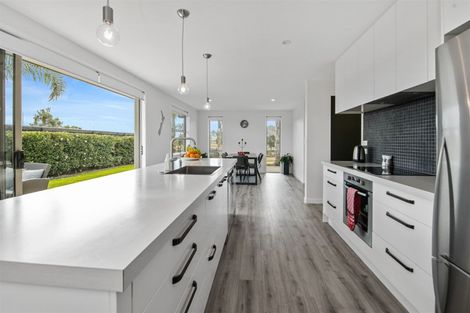 Photo of property in 120 The Boulevard, Papamoa Beach, Papamoa, 3118