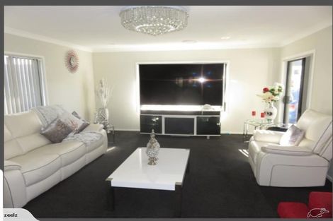 Photo of property in 32 Mervyn Kemp Drive, Tawa, Wellington, 5028