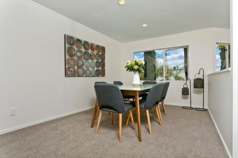 Photo of property in 17 Goldfinch Rise, Unsworth Heights, Auckland, 0632