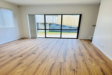 Photo of property in 23c Crystal Avenue, Glendene, Auckland, 0602