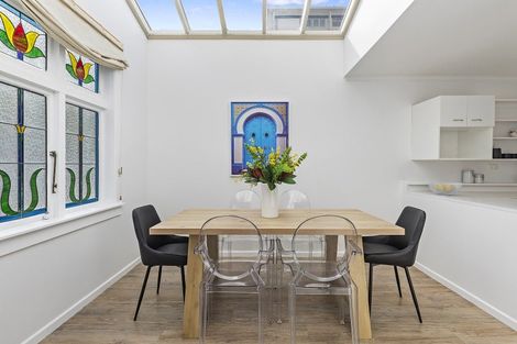 Photo of property in 18 Newman Terrace, Thorndon, Wellington, 6011