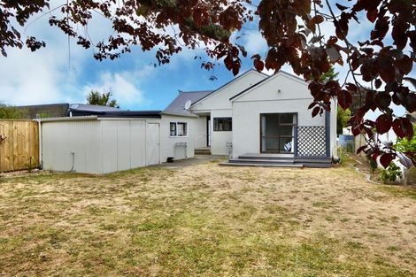 Photo of property in 2 Mckenzie Terrace, Carterton, 5713