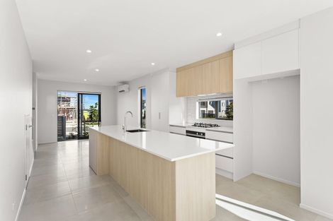 Photo of property in 36 Viridian Avenue, Rosehill, Papakura, 2113