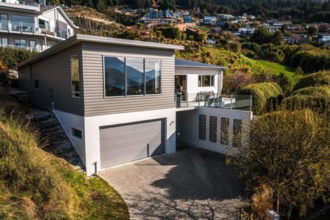 Photo of property in 9 Matakauri Place, Fernhill, Queenstown, 9300