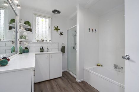 Photo of property in 36 Omokoroa Road, Omokoroa, 3114