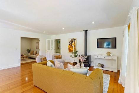 Photo of property in 98 Rahui Road, Otaki, 5512