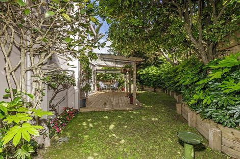 Photo of property in 3/24 Wernham Place, Northcote, Auckland, 0626