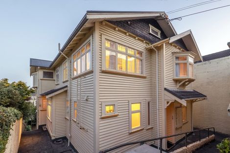 Photo of property in 9 Waiteata Road, Kelburn, Wellington, 6012