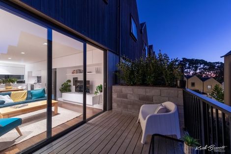 Photo of property in 4 Jean Caldwell Way, Island Bay, Wellington, 6023