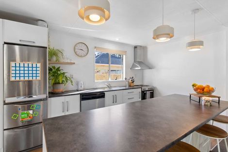 Photo of property in 28 Newton Place, Westbrook, Palmerston North, 4412