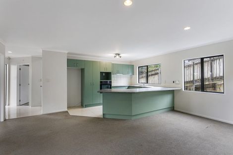 Photo of property in 2/14 Mossop Rise, Glenfield, Auckland, 0629