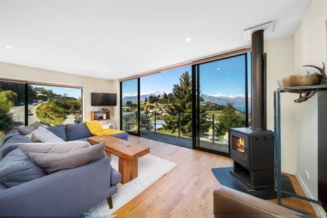 Photo of property in 45 Dart Place, Fernhill, Queenstown, 9300