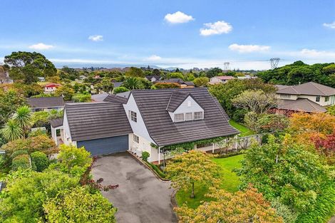 Photo of property in 5 Patterson Grove, Waikanae, 5036