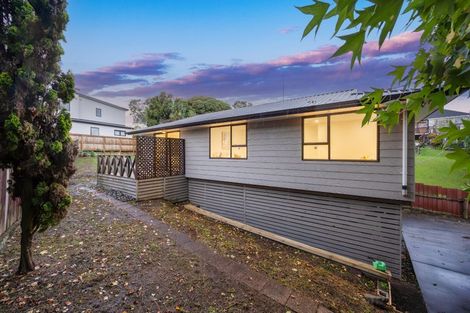 Photo of property in 2/72 Shoreham Street, Avondale, Auckland, 0600