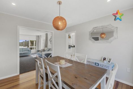 Photo of property in 18 Kaitangata Crescent, Kelson, Lower Hutt, 5010