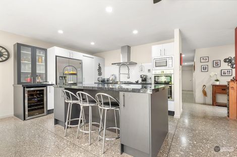 Photo of property in 2 Lowry Heights, Stokes Valley, Lower Hutt, 5019