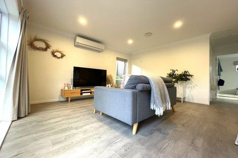 Photo of property in 11 Quibray Place, Botany Downs, Auckland, 2010