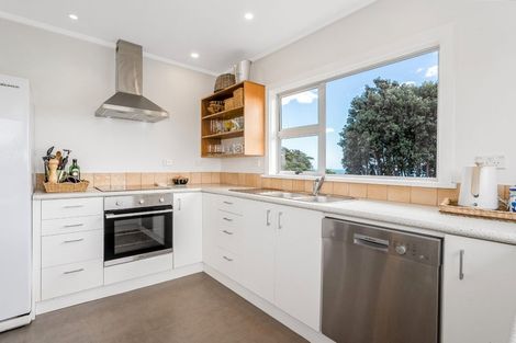 Photo of property in 16 Paneta Street, Paekakariki, 5034