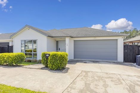 Photo of property in 14 Ropere Street, Kumeu, 0810