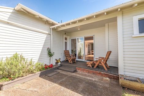 Photo of property in 2 Godwin Crescent, College Estate, Whanganui, 4500