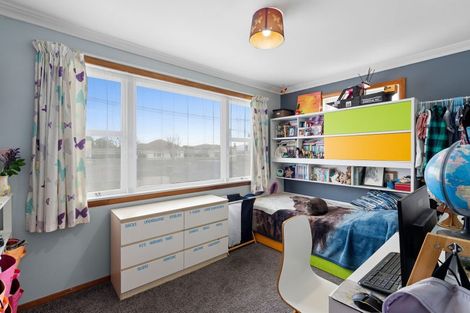 Photo of property in 2 Quinn Road, Levin, 5510