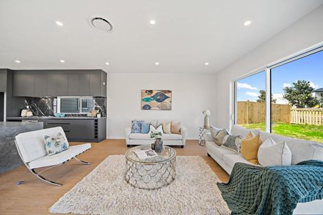 Photo of property in 1 Ritetai Street, Clarks Beach, 2122