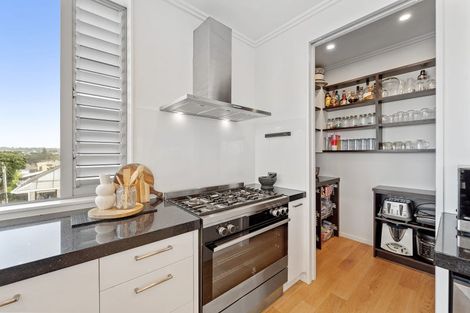 Photo of property in 33a Churchill Road, Murrays Bay, Auckland, 0630