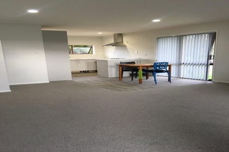 Photo of property in 6a Ballater Place, Highland Park, Auckland, 2010