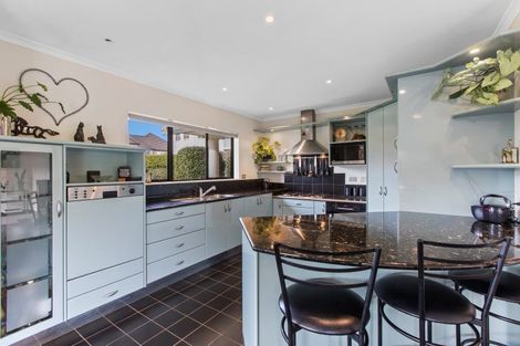 Photo of property in 22 Kinross Drive, Merrilands, New Plymouth, 4312