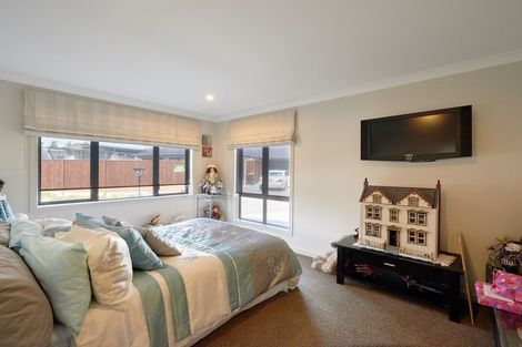 Photo of property in 86 Rosalie Terrace, Kelvin Grove, Palmerston North, 4414