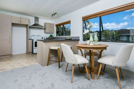 Photo of property in 11 Cabello Place, Unsworth Heights, Auckland, 0632