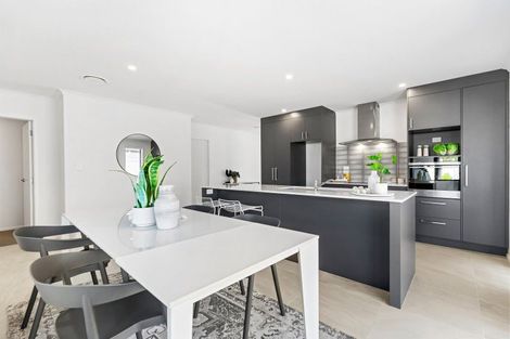 Photo of property in 77 Kaurinui Crescent, One Tree Point, 0118