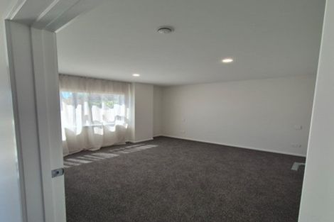 Photo of property in 8 Julian Place, Westown, New Plymouth, 4310