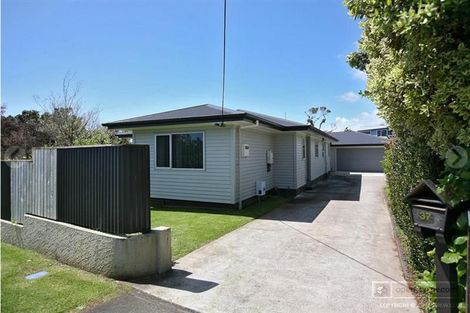 Photo of property in 37 Paynters Avenue, Strandon, New Plymouth, 4312