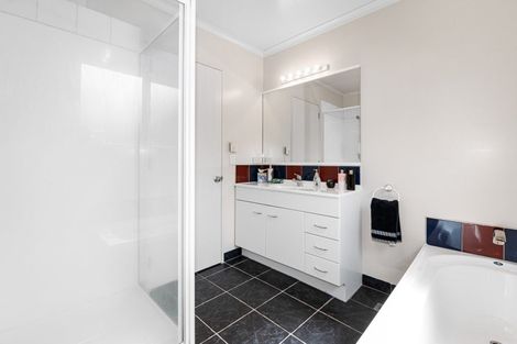 Photo of property in 20b Grand Vue Road, Kawaha Point, Rotorua, 3010