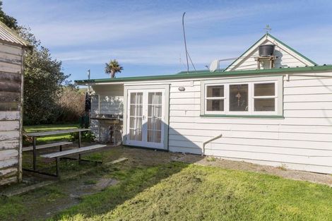 Photo of property in 44 Seaview Road, Herbertville, 4970