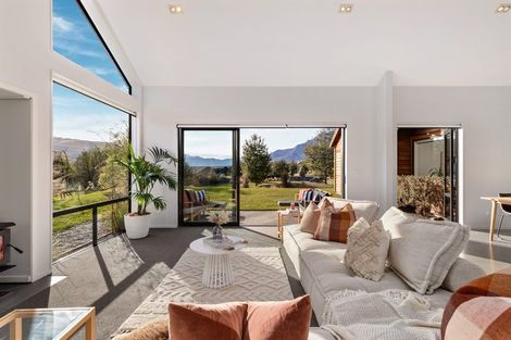 Photo of property in 4 Aberdare Court, Jacks Point, Queenstown, 9371