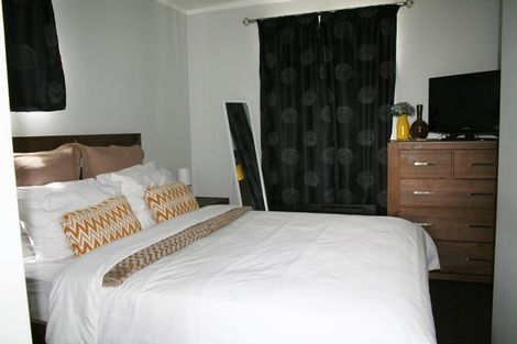 Photo of property in 16a Woodall Place, Totara Vale, Auckland, 0627