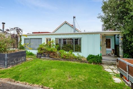 Photo of property in 20 Domett Street, Waitara, 4320