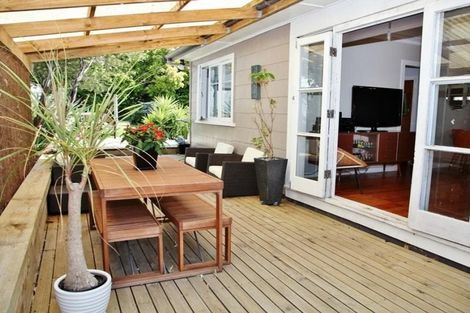 Photo of property in 77 Elliston Crescent, Stanmore Bay, Whangaparaoa, 0932