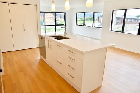 Photo of property in 5 Filmer Crescent, Wallaceville, Upper Hutt, 5018