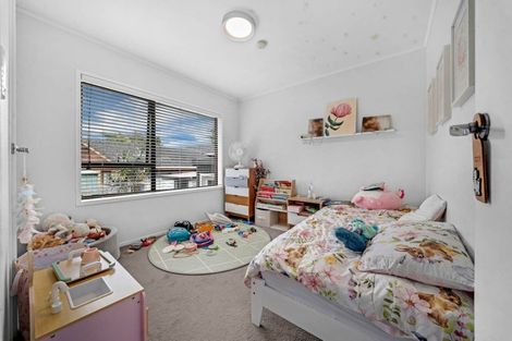 Photo of property in 2/3 Diosma Place, Botany Downs, Auckland, 2010