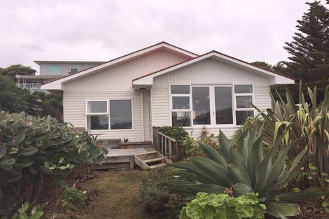 Photo of property in 13 Sunset Parade, Plimmerton, Porirua, 5026