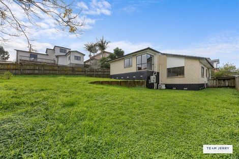 Photo of property in 28 Fairchild Avenue, Goodwood Heights, Auckland, 2105