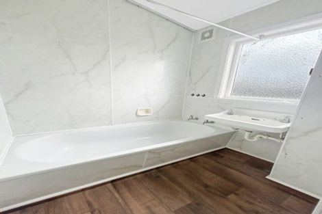 Photo of property in 26-32 Devon Crescent, Bulls, 4818